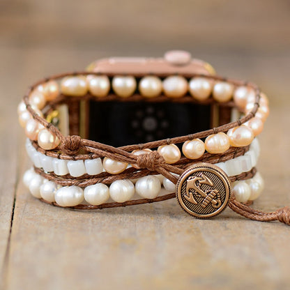 Pearl horlogeband — detail van kralen en decoratieve hanger